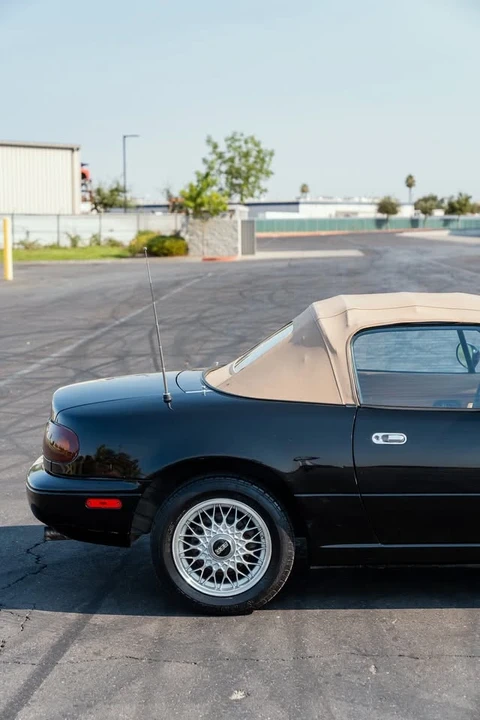 1992 Mazda NA MX-5 Miata - Image 5 of 20