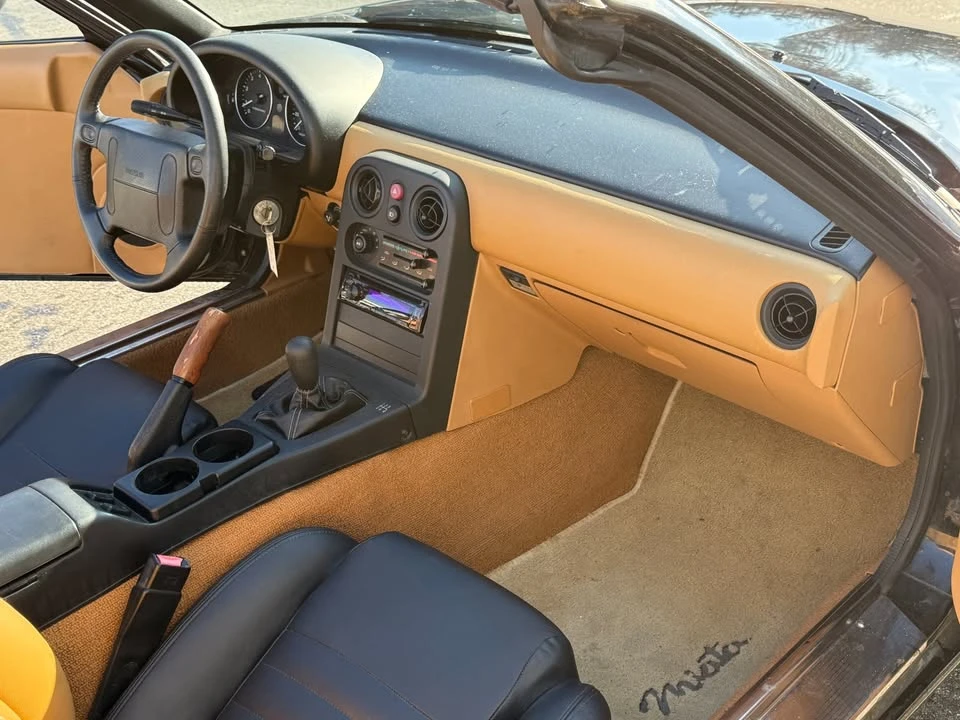 1992 Mazda NA MX-5 Miata - Image 17 of 20