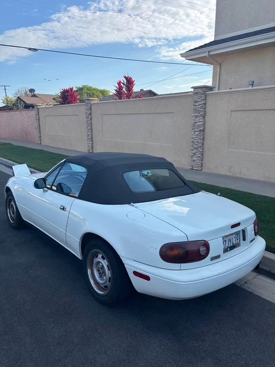 1992 Mazda NA MX-5 Miata - Image 2 of 13