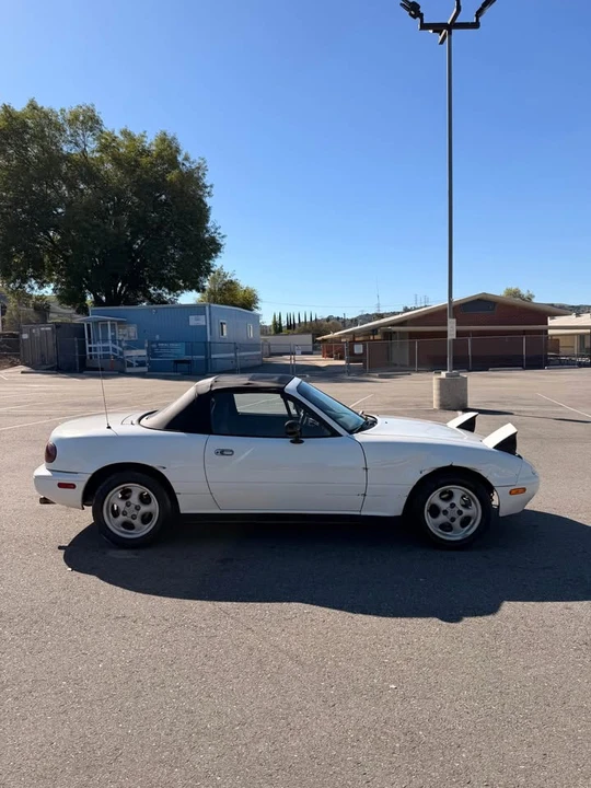 1992 Mazda NA MX-5 Miata - Image 5 of 8