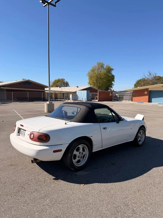 1992 Mazda NA MX-5 Miata - Image 6 of 8