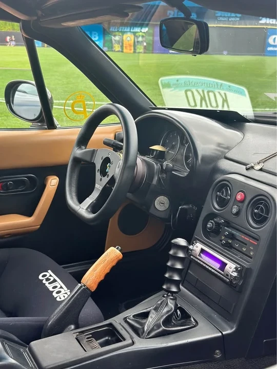 1992 Mazda NA MX-5 Miata - Image 15 of 16