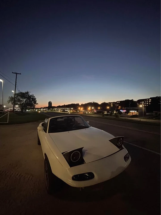 1992 Mazda NA MX-5 Miata - Image 2 of 18