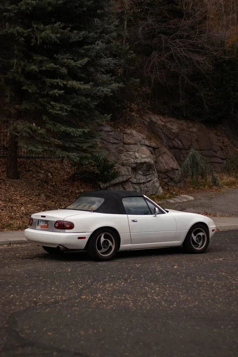 1992 Mazda NA MX-5 Miata - Image 5 of 10