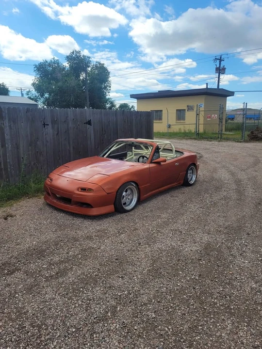 1992 Mazda NA MX-5 Miata - Image 2 of 3