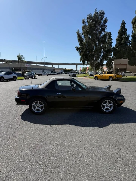 1992 Mazda NA MX-5 Miata - Image 8 of 9