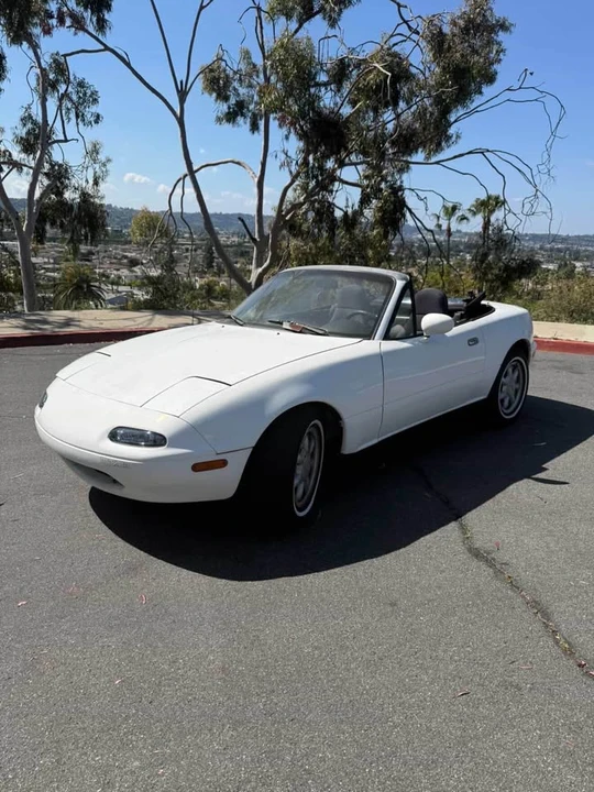 1992 Mazda NA MX-5 Miata - Image 8 of 11