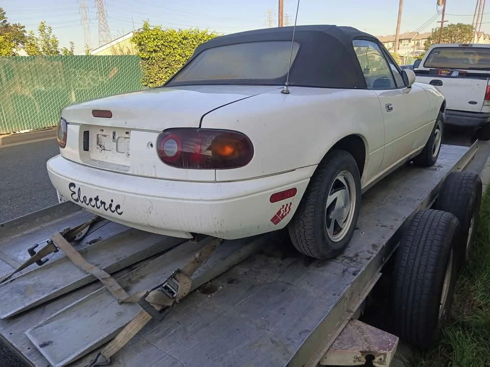 1992 Mazda NA MX-5 Miata - Image 2 of 9