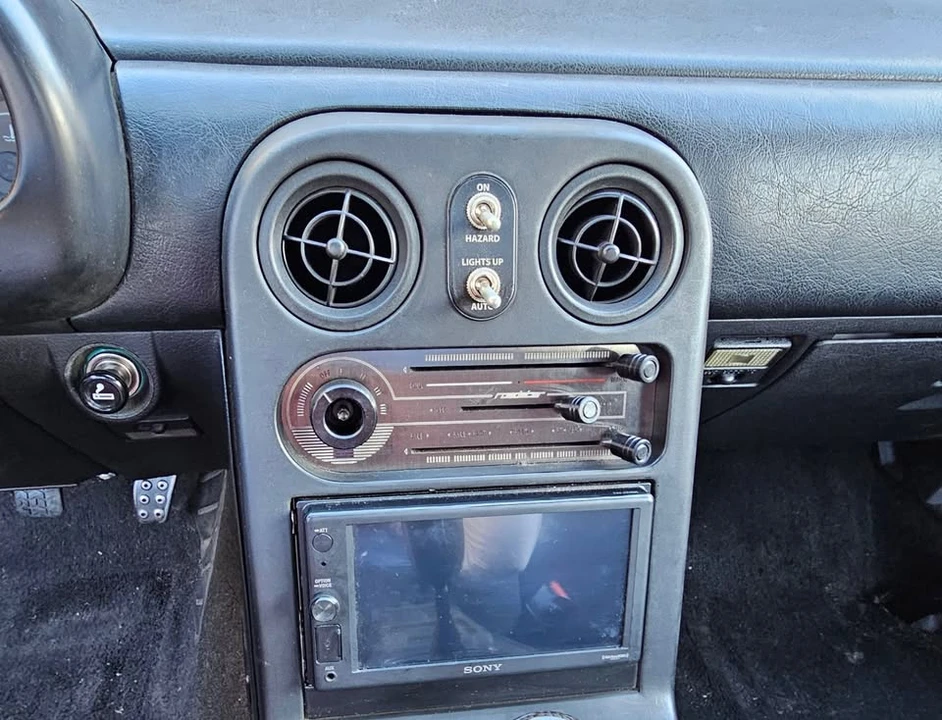 1992 Mazda NA MX-5 Miata - Image 15 of 19