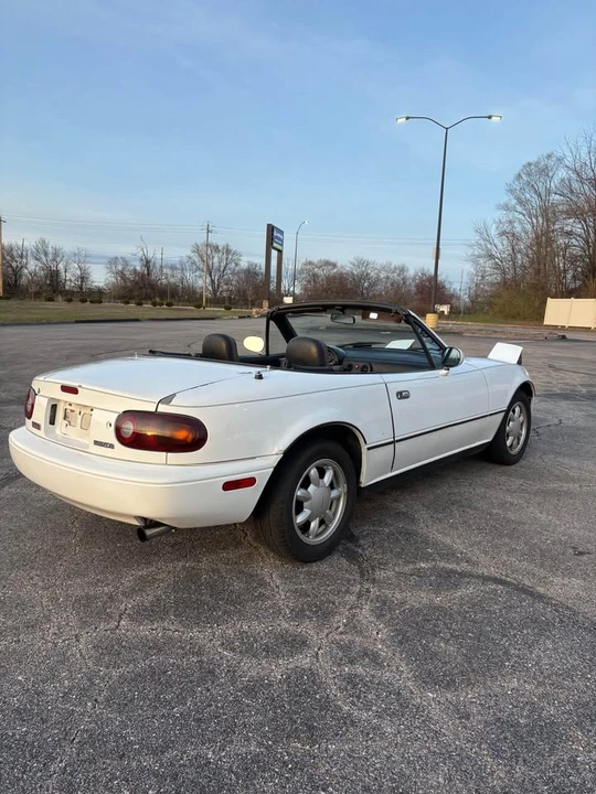1992 Mazda NA MX-5 Miata - Image 3 of 11