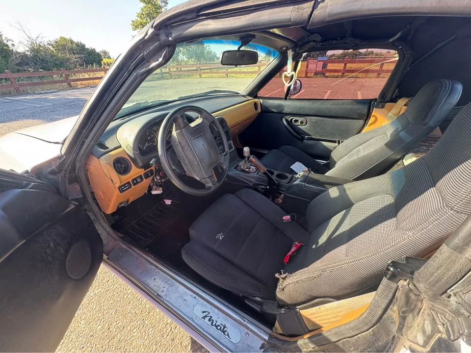 1992 Mazda NA MX-5 Miata - Image 5 of 10