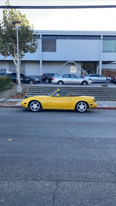 1992 Mazda NA MX-5 Miata - Image 5 of 17