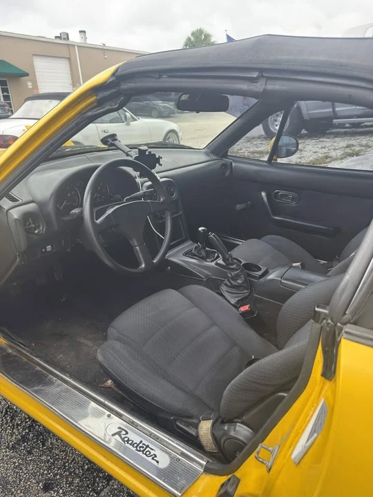 1992 Mazda NA MX-5 Miata - Image 9 of 13