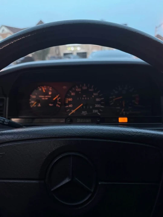 1992 Mercedes-Benz 190E - Image 9 of 11