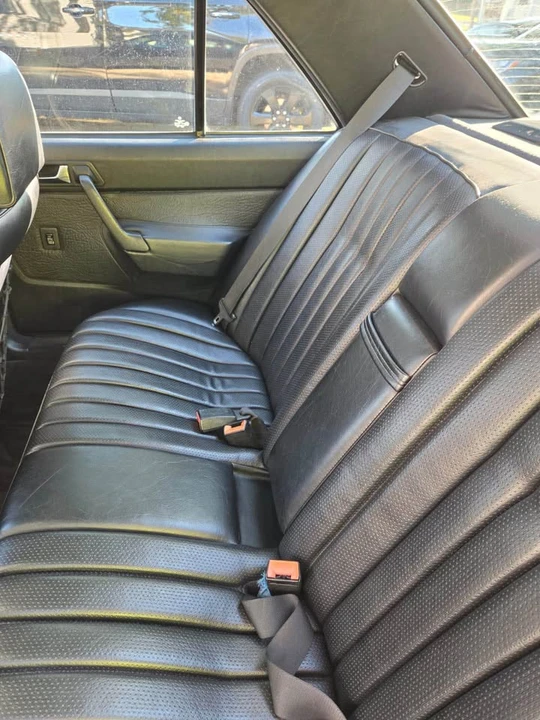 1992 Mercedes-Benz 190E - Image 11 of 14