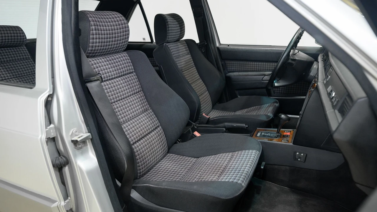 1992 Mercedes-Benz E-Class - Image 10 of 31