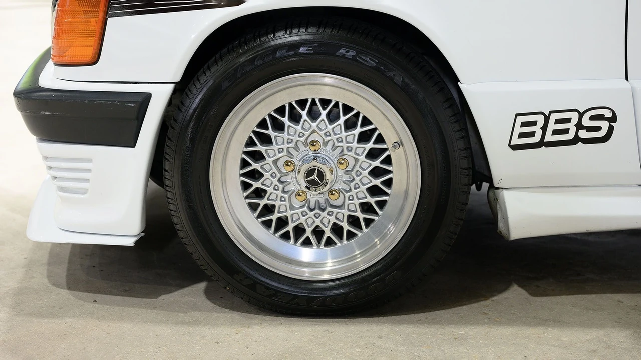 1992 Mercedes-Benz 190E - Image 23 of 31