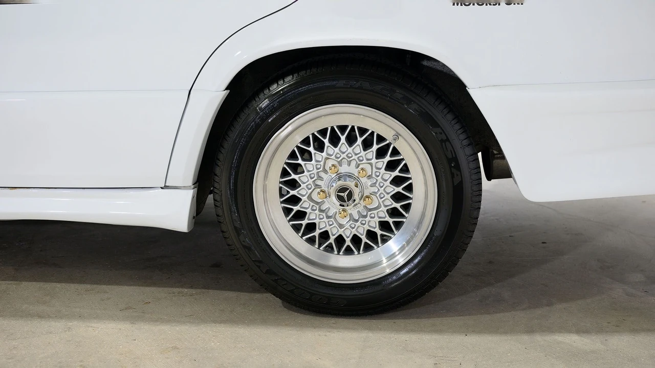 1992 Mercedes-Benz 190E - Image 25 of 31