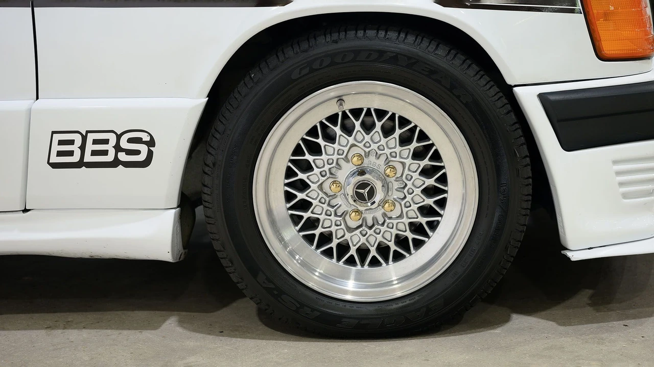 1992 Mercedes-Benz 190E - Image 18 of 31