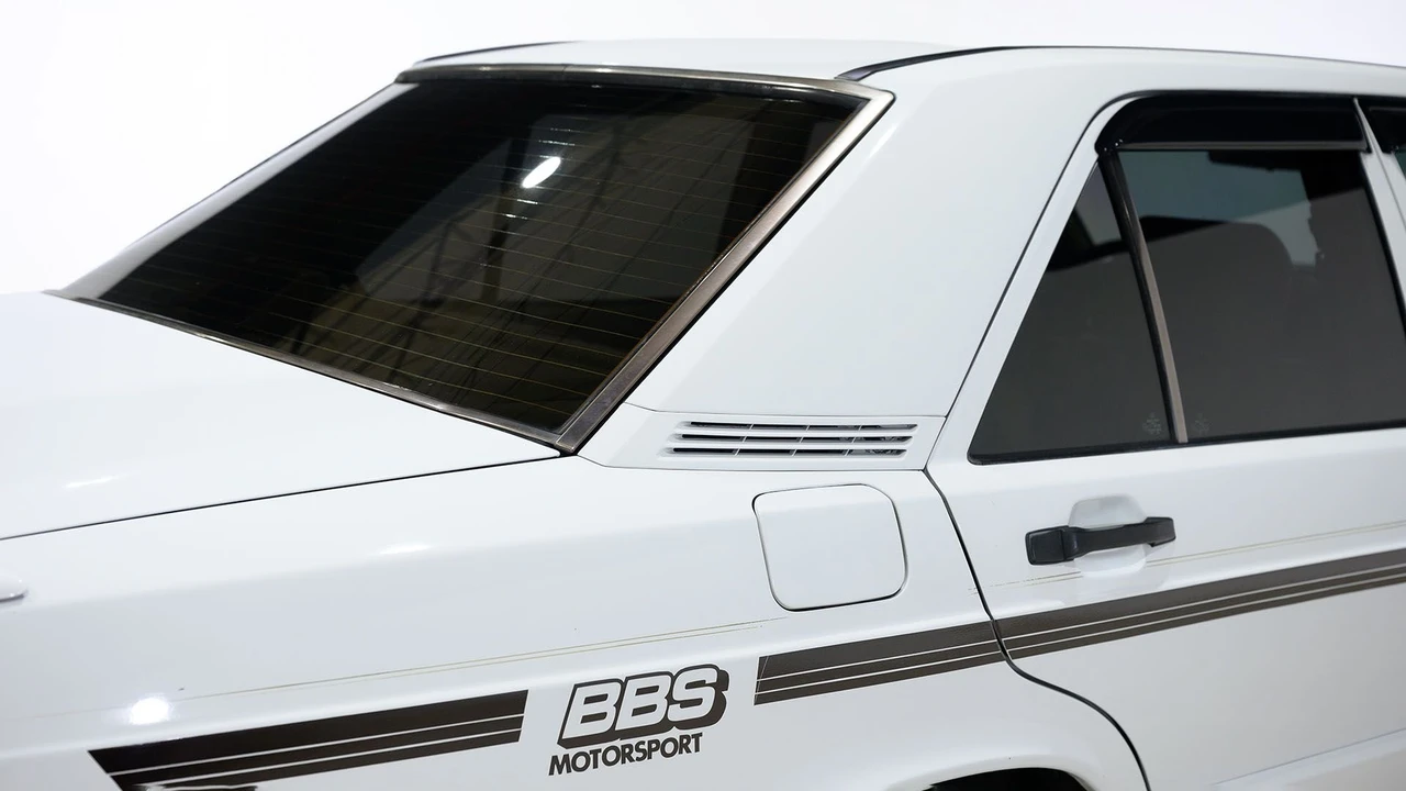 1992 Mercedes-Benz 190E - Image 24 of 31