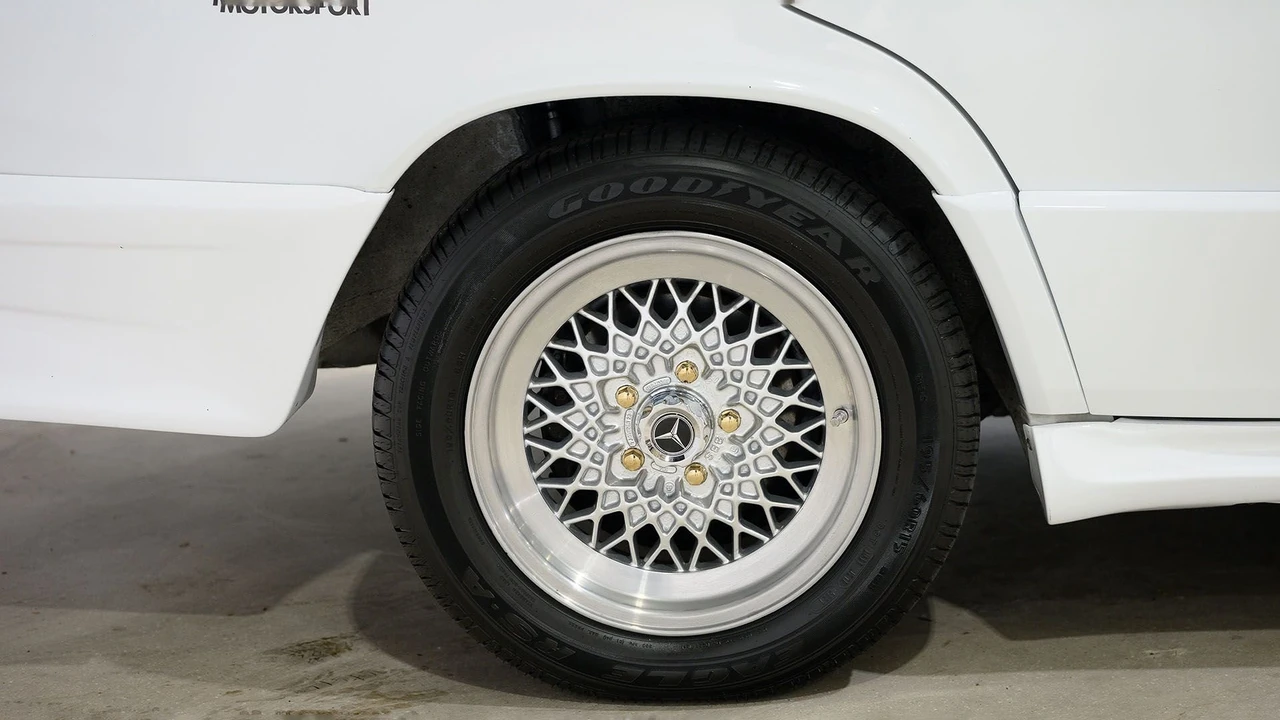 1992 Mercedes-Benz 190E - Image 20 of 31