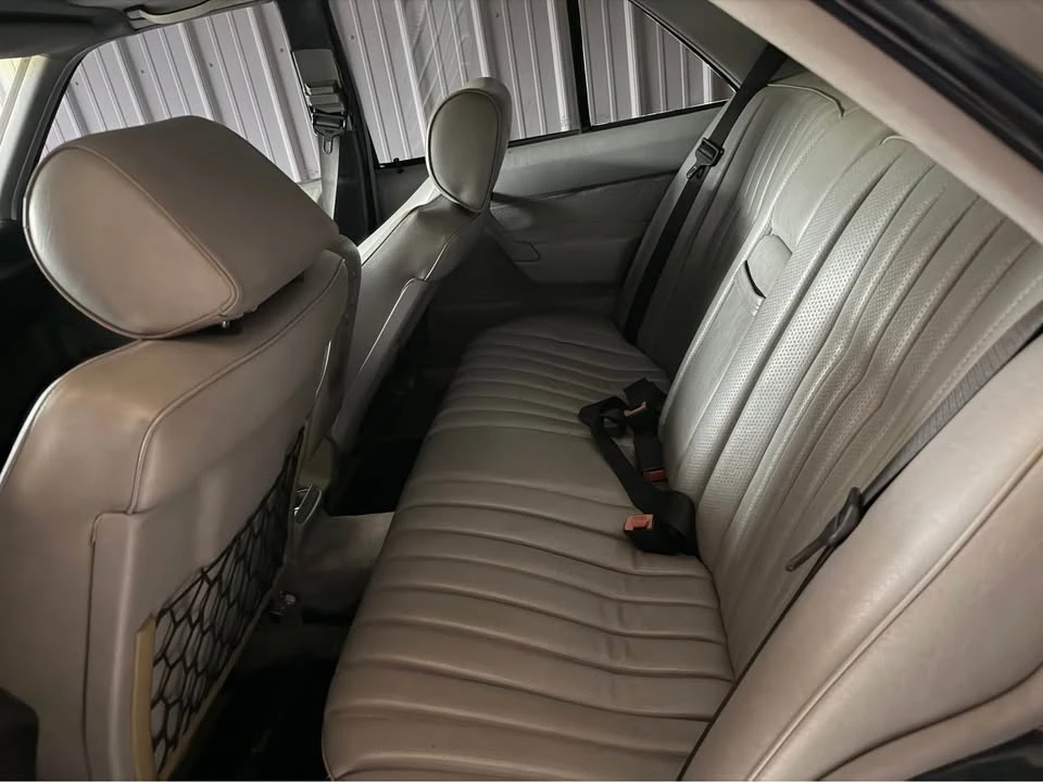 1992 Mercedes-Benz 190E - Image 6 of 13