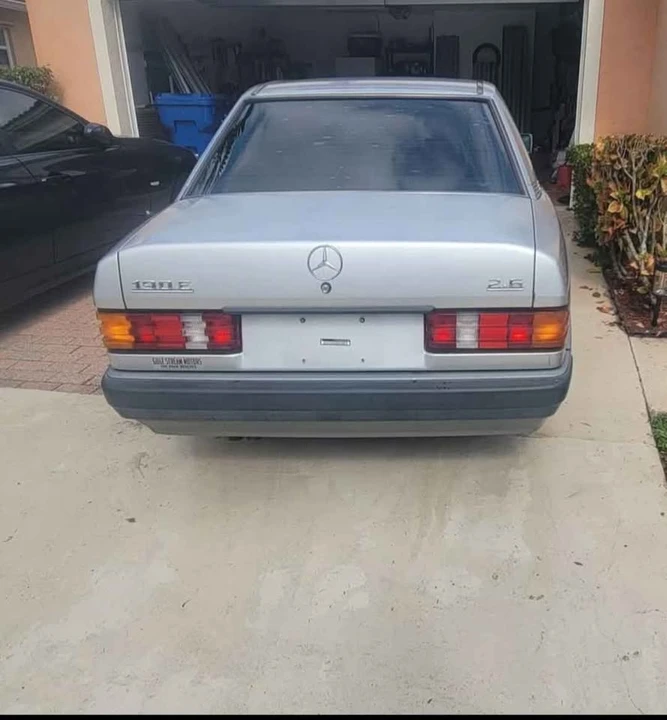 1992 Mercedes-Benz 190E - Image 2 of 6
