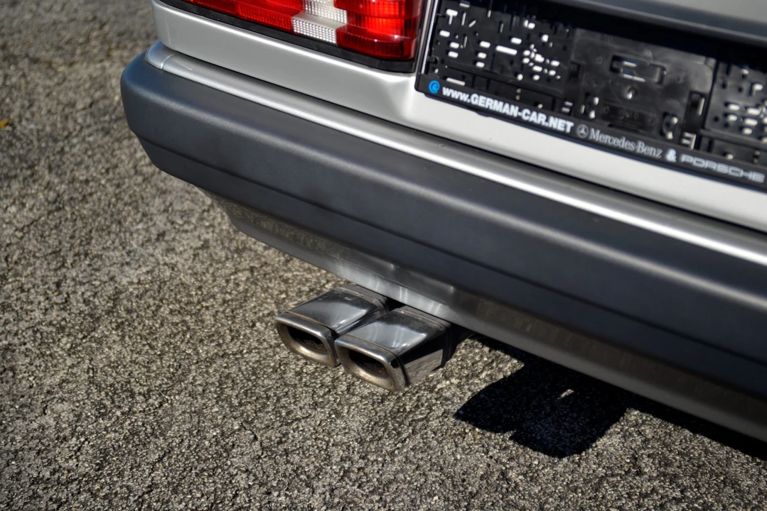 1992 Mercedes-Benz 190E - Image 16 of 21