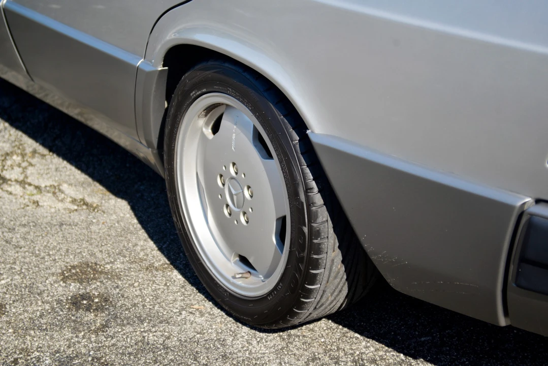 1992 Mercedes-Benz 190E - Image 11 of 21