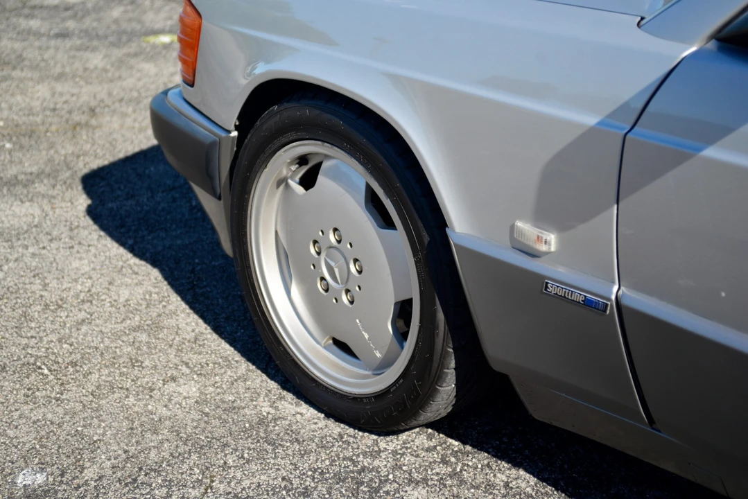 1992 Mercedes-Benz 190E - Image 12 of 21