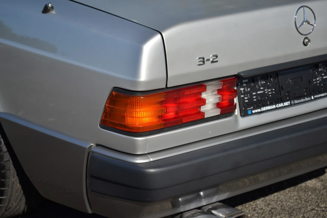 1992 Mercedes-Benz 190E - Image 14 of 21