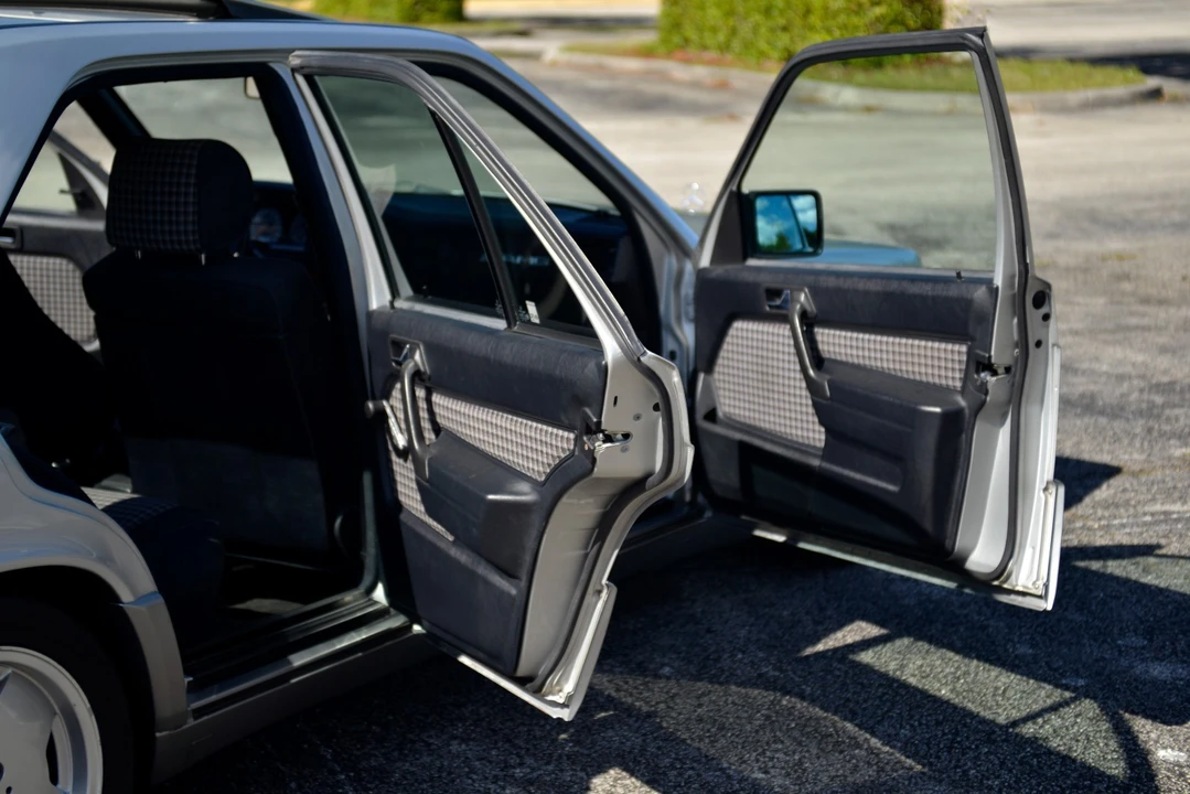 1992 Mercedes-Benz 190E - Image 20 of 21