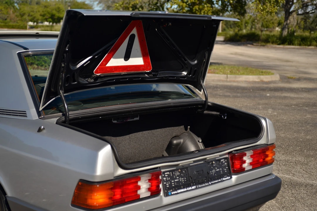 1992 Mercedes-Benz 190E - Image 18 of 21