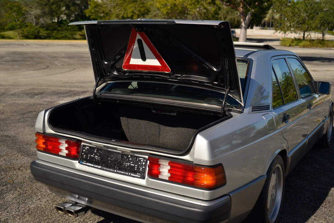 1992 Mercedes-Benz 190E - Image 17 of 21