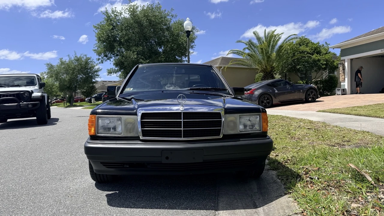 1992 Mercedes-Benz 190E - Image 3 of 17