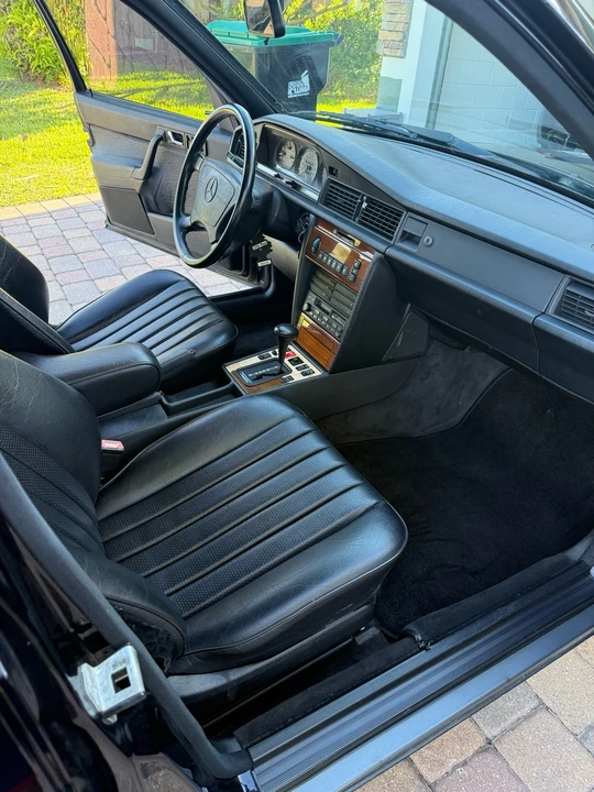 1992 Mercedes-Benz 190E - Image 13 of 17