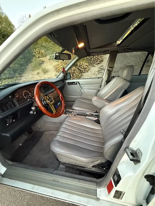 1992 Mercedes-Benz 190E - Image 9 of 12