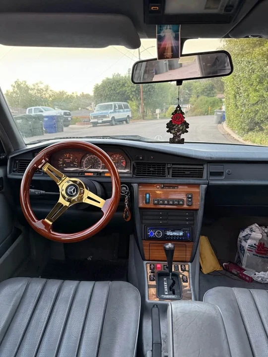 1992 Mercedes-Benz 190E - Image 10 of 12