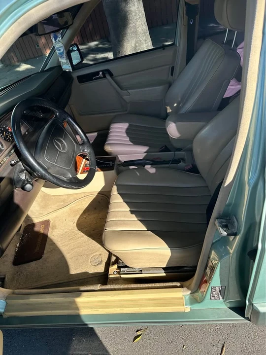 1992 Mercedes-Benz 190E - Image 2 of 6
