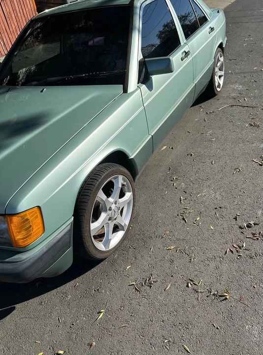 1992 Mercedes-Benz 190E - Image 6 of 6