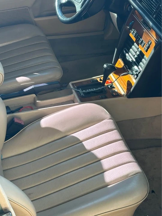 1992 Mercedes-Benz 190E - Image 2 of 10