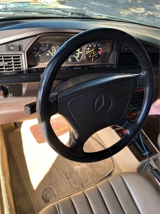 1992 Mercedes-Benz 190E - Image 9 of 10