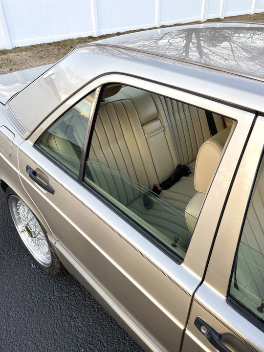 1992 Mercedes-Benz 190E - Image 10 of 31