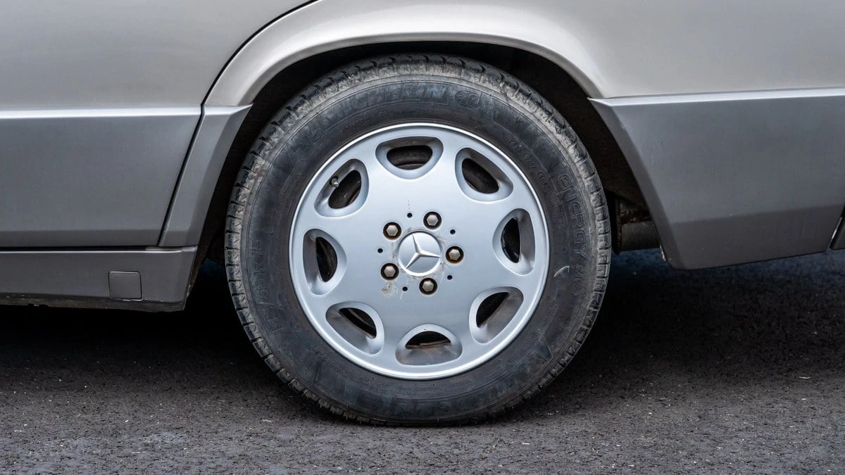 1992 Mercedes-Benz 190E - Image 22 of 30