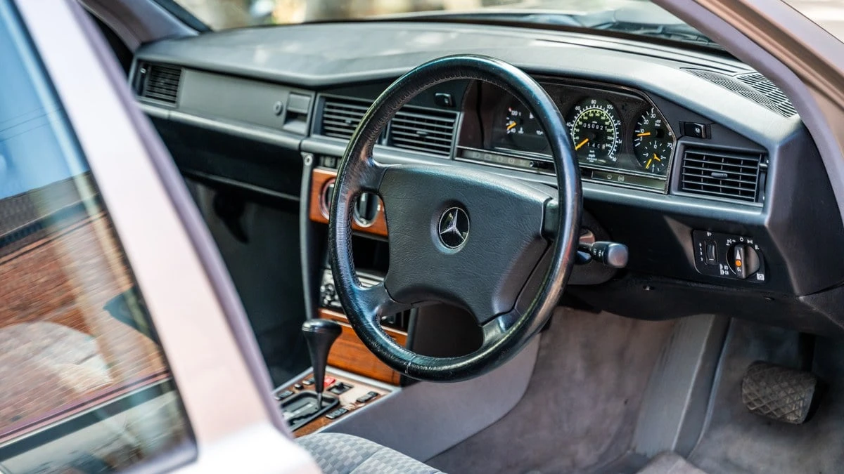 1992 Mercedes-Benz 190E - Image 6 of 30
