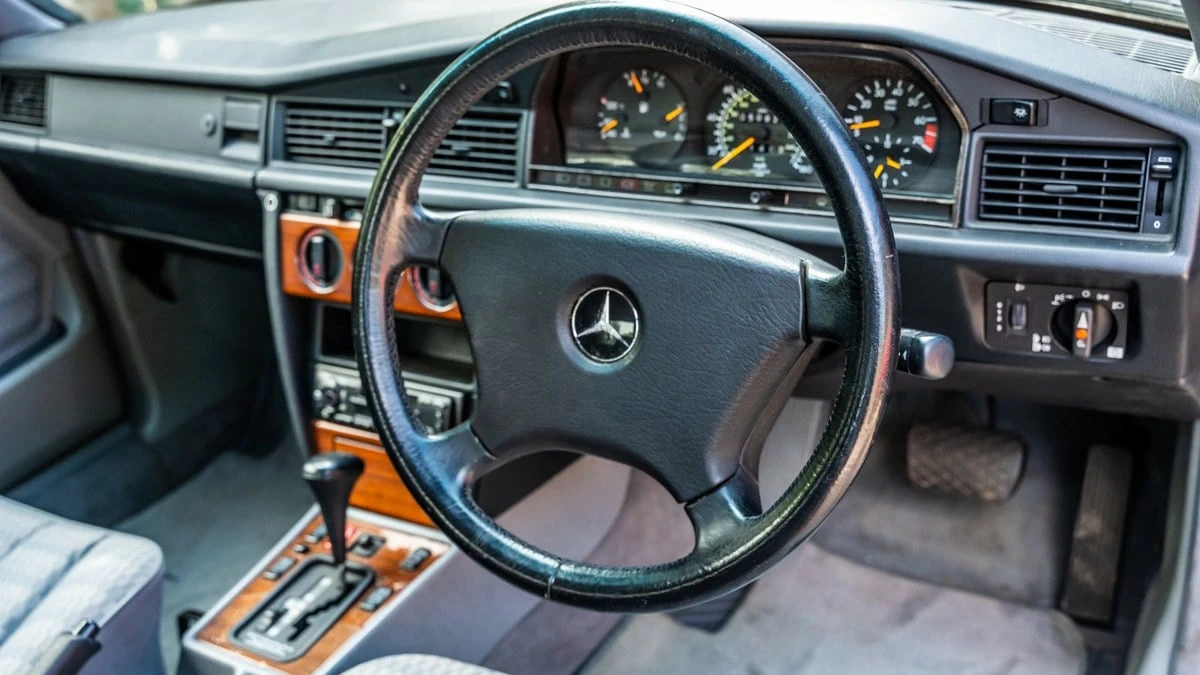 1992 Mercedes-Benz 190E - Image 24 of 30