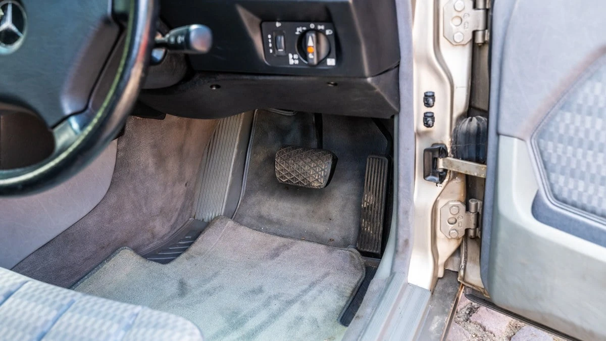 1992 Mercedes-Benz 190E - Image 25 of 30