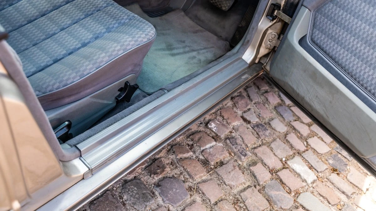 1992 Mercedes-Benz 190E - Image 27 of 30