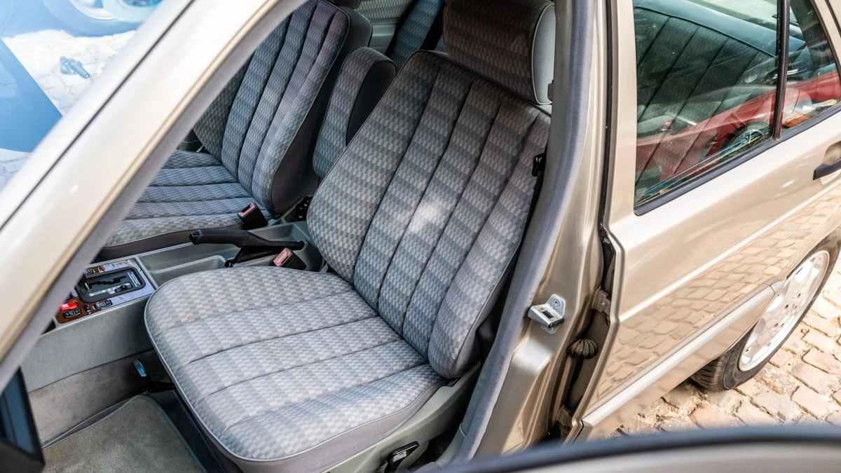 1992 Mercedes-Benz 190E - Image 7 of 30