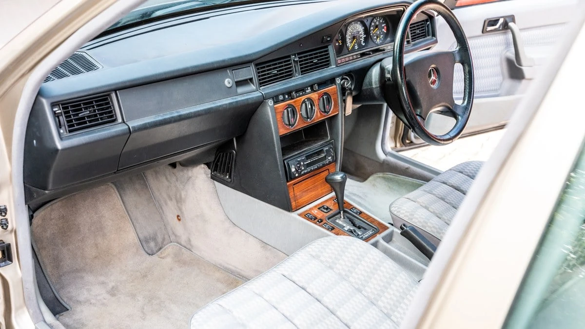 1992 Mercedes-Benz 190E - Image 14 of 30